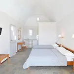 Nostos Studios Perivolos (Santorini)