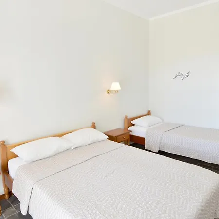 Nostos Studios Perivolos (Santorini)