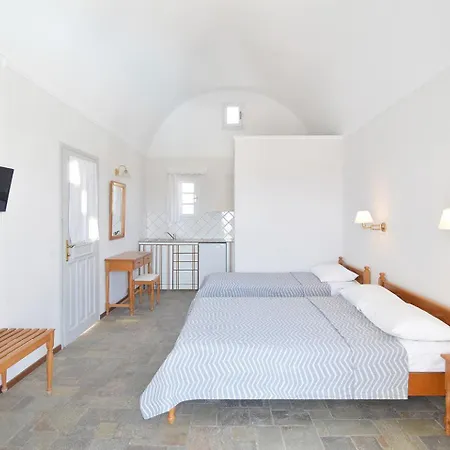 Nostos Studios Perivolos (Santorini)