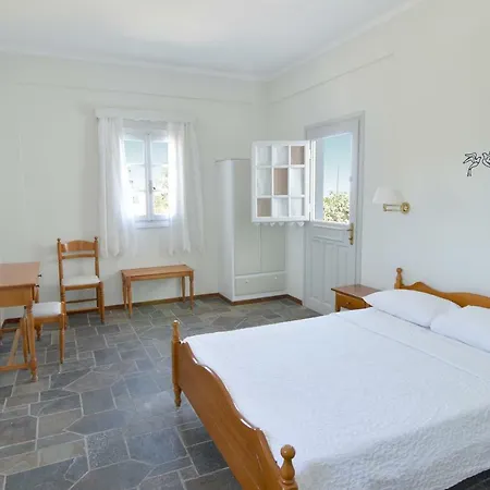 Nostos Studios Perivolos (Santorini)